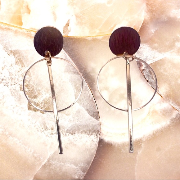 ❤️Modern Chic Gold Hoop Bar Earrings - Picture 4 of 4